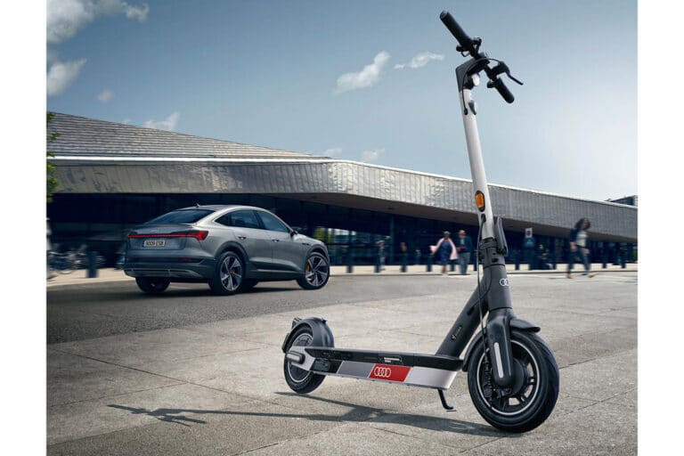 audi-presente-sa-trottinette-electric-kick-scooter-22200-4-1.jpg