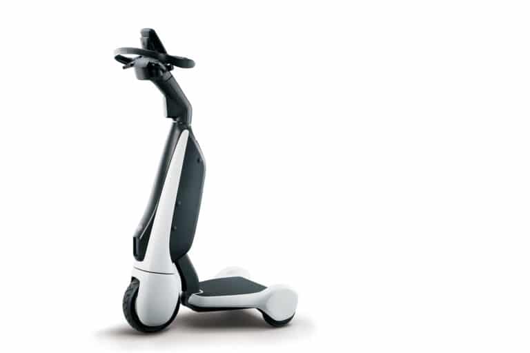 c-plus-walk-t-l-etrange-tricycle-electrique-de-toyota-23718-1-1.jpg