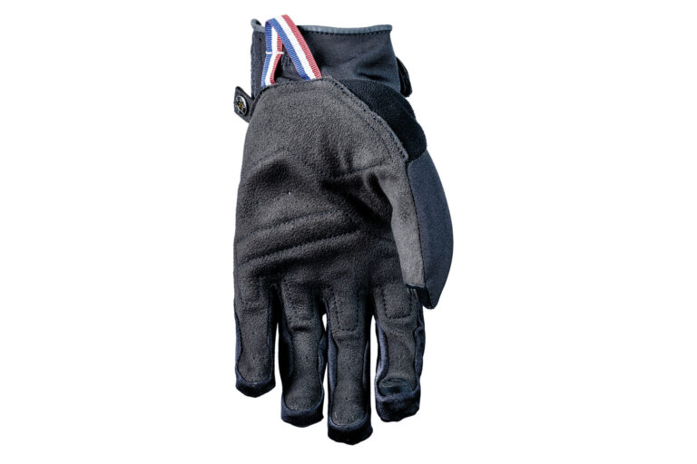 five-gloves-a-l-assaut-de-la-ville-23349-3-1.jpg