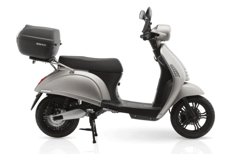 fnac-darty-devient-partenaire-de-zeway-pour-la-distribution-du-scooter-a-batterie-echangeable-23127-4-1.jpg