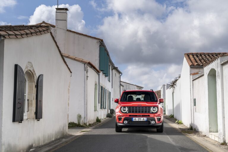 jeep-renegade-4xe-hybride-240-ch-130356.jpg