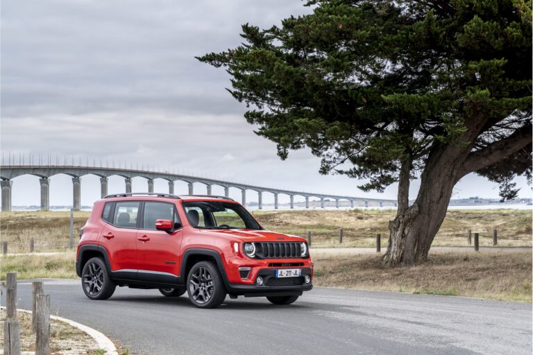 jeep-renegade-4xe-hybride-240-ch-130359-1.jpg