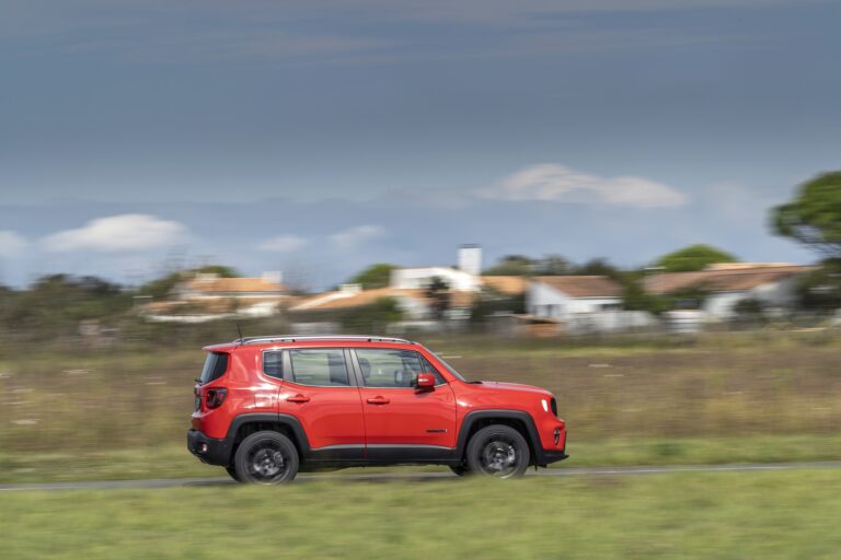 jeep-renegade-4xe-hybride-240-ch-130361-1.jpg