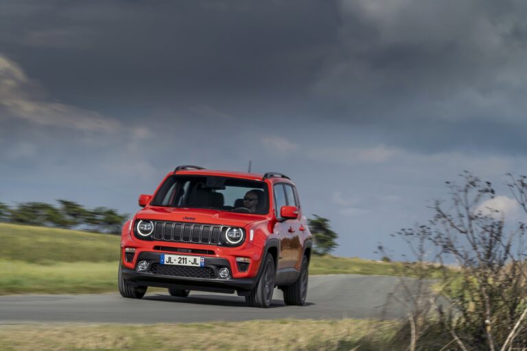 jeep-renegade-4xe-hybride-240-ch-130362-1.jpg