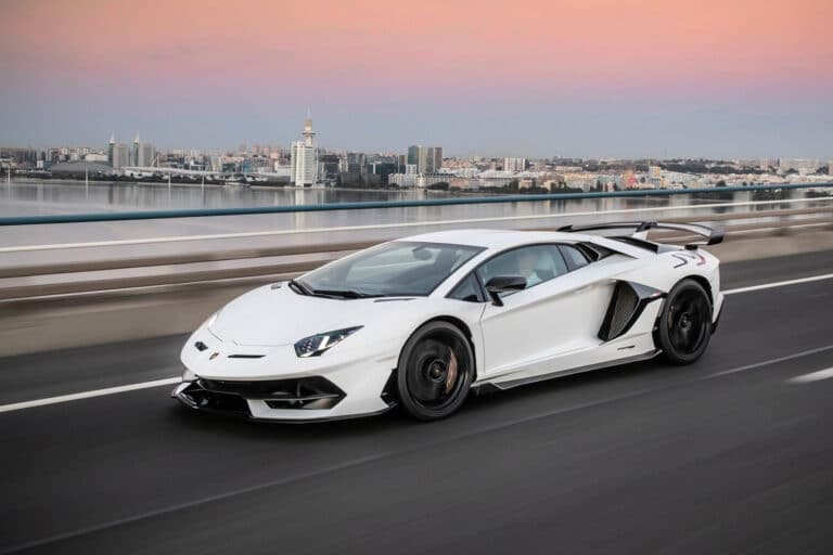 lamborghini-aventador-22074-1-1.jpg