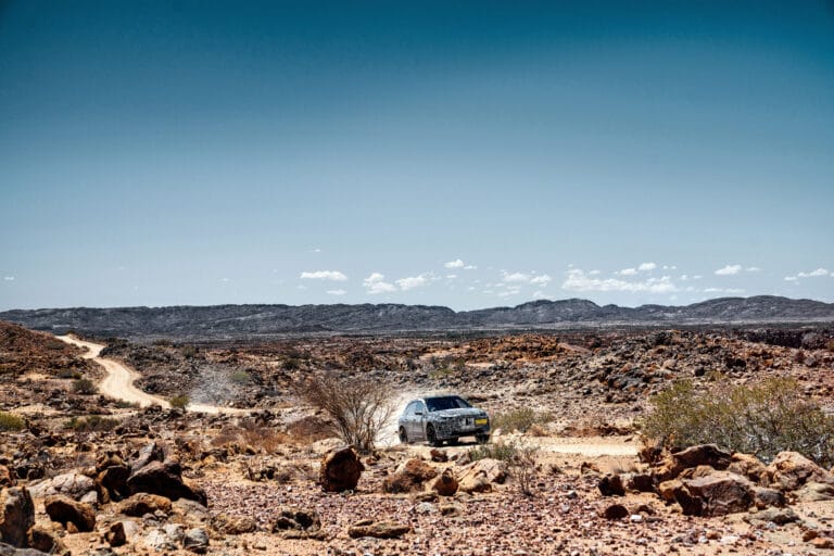 le-bmw-inext-en-essais-dans-le-desert-de-kalahari-20757-3-1.jpg