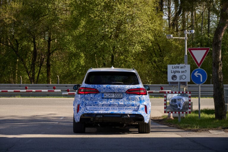 les-prototypes-de-la-bmw-i-hydrogen-next-prennent-la-route-23110-3-1.jpg