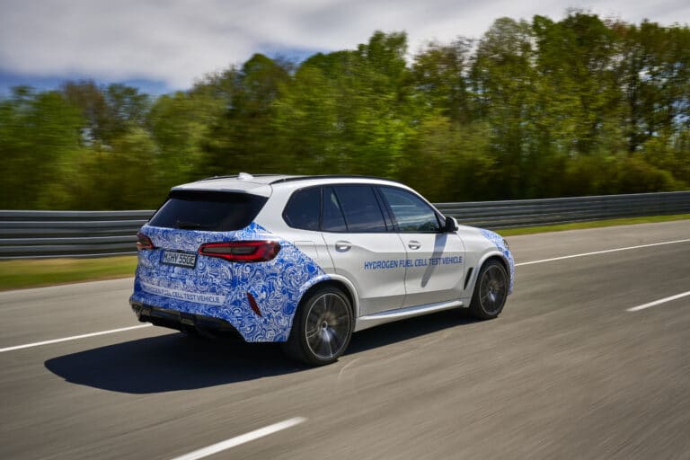 les-prototypes-de-la-bmw-i-hydrogen-next-prennent-la-route-23110-5-1.jpg