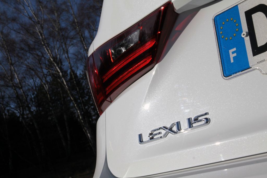 lexus-is-xe30-300h-82011.jpg
