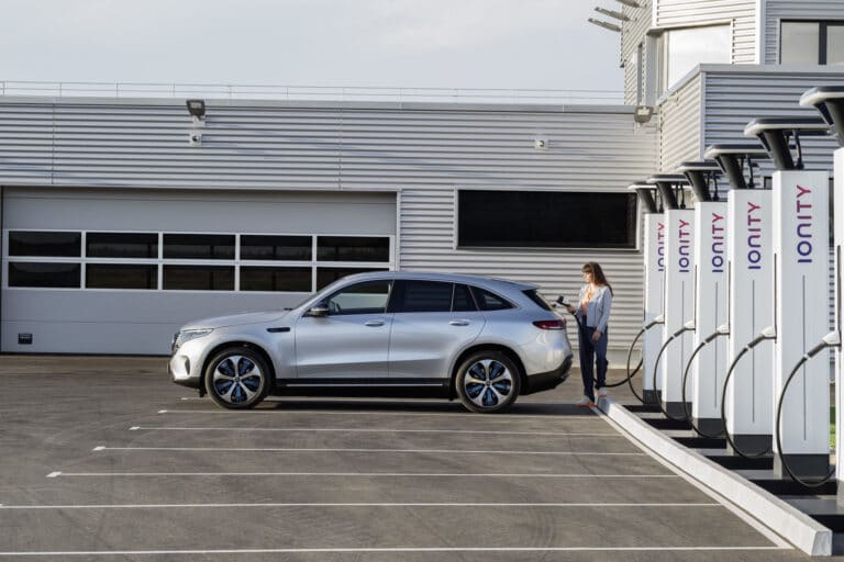 mecedes-benz-eqc-suv-electrique-18216-2-1.jpg