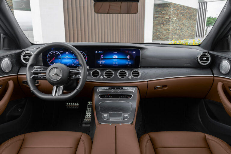 mercedes-classe-e-berline-w213-300-de-131222.jpg