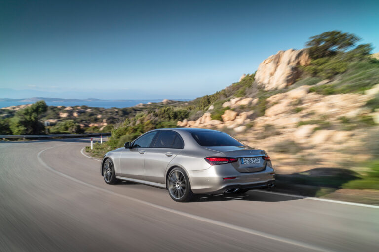 mercedes-classe-e-berline-w213-300-de-131232-1.jpg