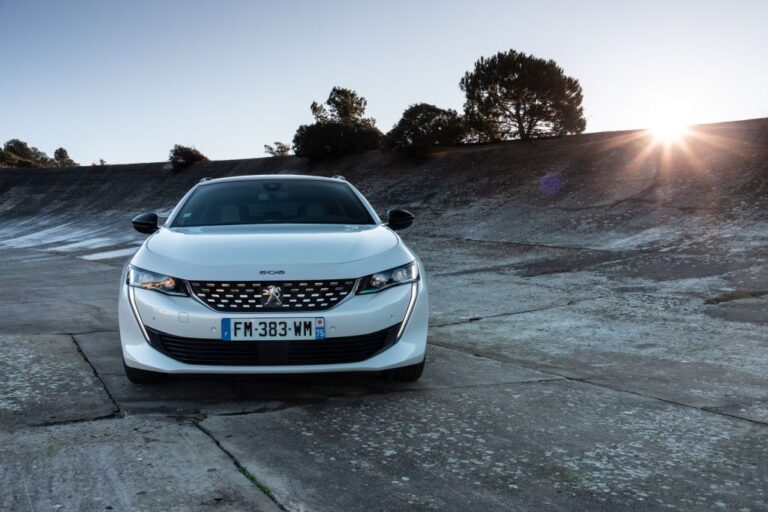 peugeot-508-sw-hybrid-225-e-eat8-127319.jpg