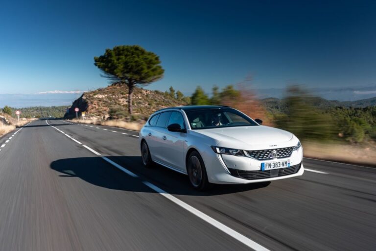 peugeot-508-sw-hybrid-225-e-eat8-127325.jpg