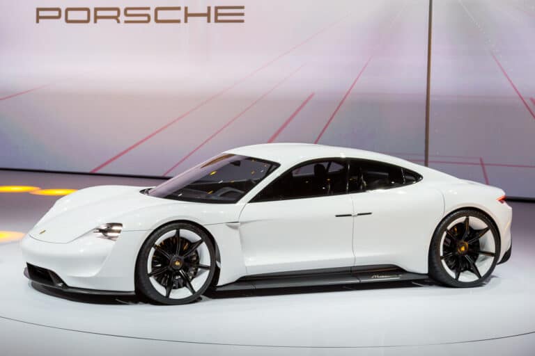 porsche-mission-e-15802-1-1.jpg