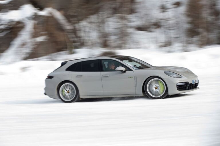 porsche-panamera-sport-turismo-turbo-s-e-hybrid-127378.jpg