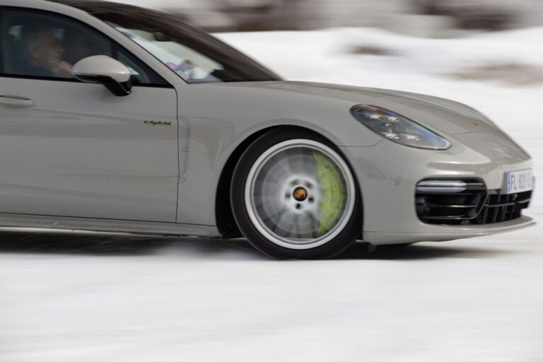 porsche-panamera-sport-turismo-turbo-s-e-hybrid-127385-1.jpg