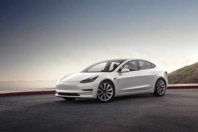 tesla-model-3-grande-autonomie-124613-1.jpg