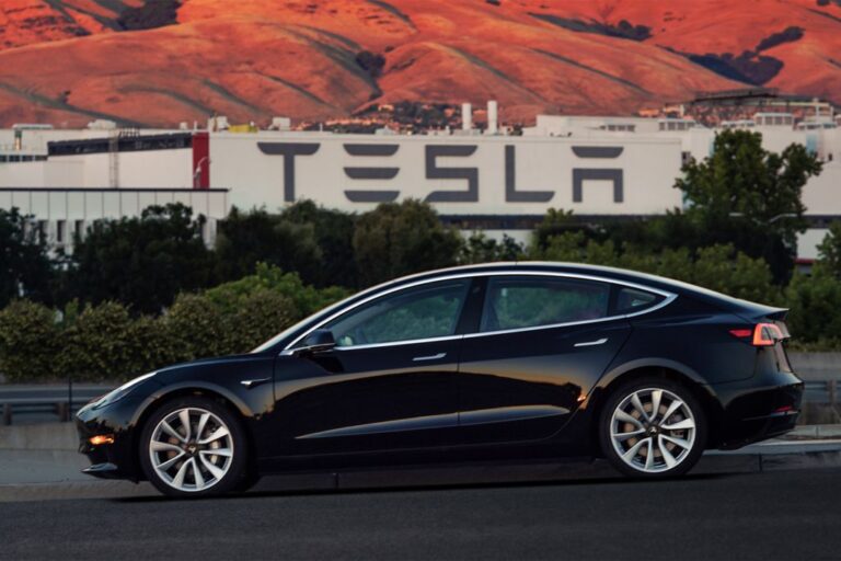 tesla-model-3-grande-autonomie-124615-1.jpg