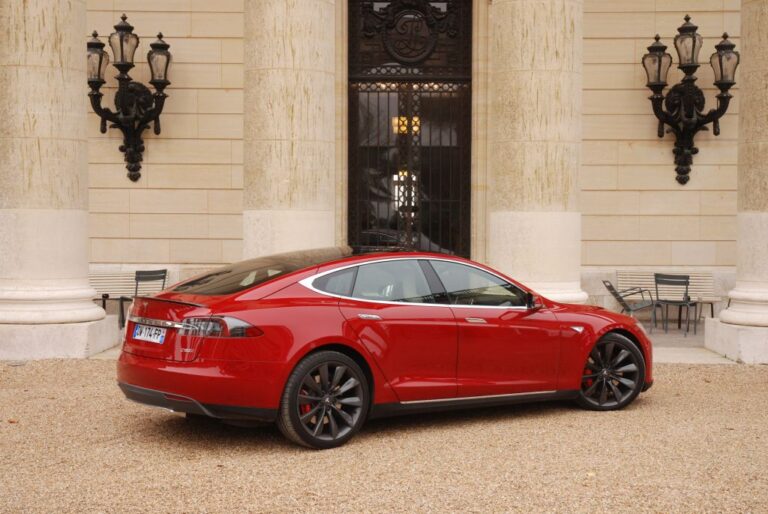 tesla-model-s-p90d-101401.jpg