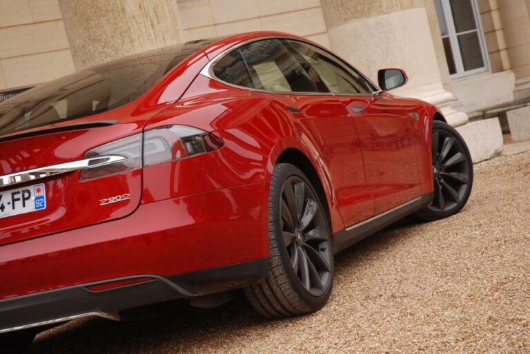 tesla-model-s-p90d-101403.jpg