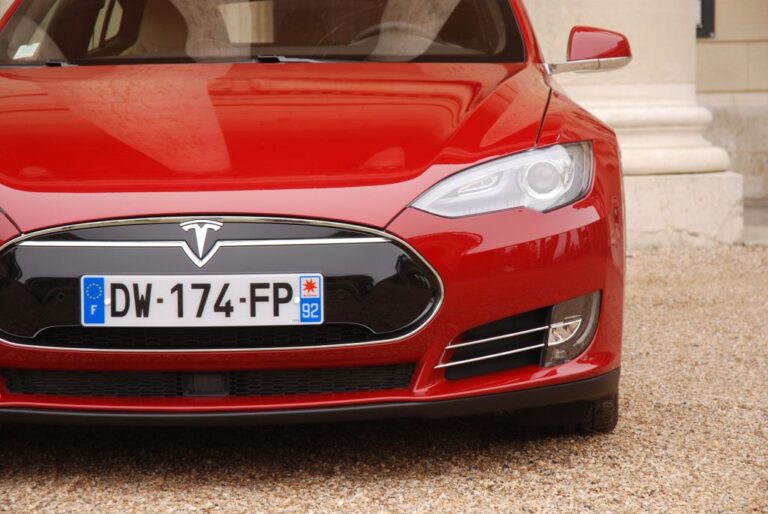 tesla-model-s-p90d-101405-1.jpg