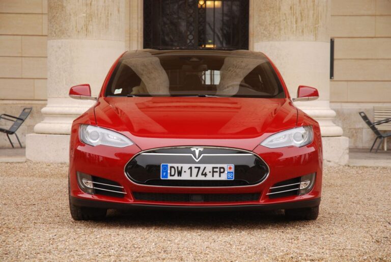 tesla-model-s-p90d-101406-1.jpg