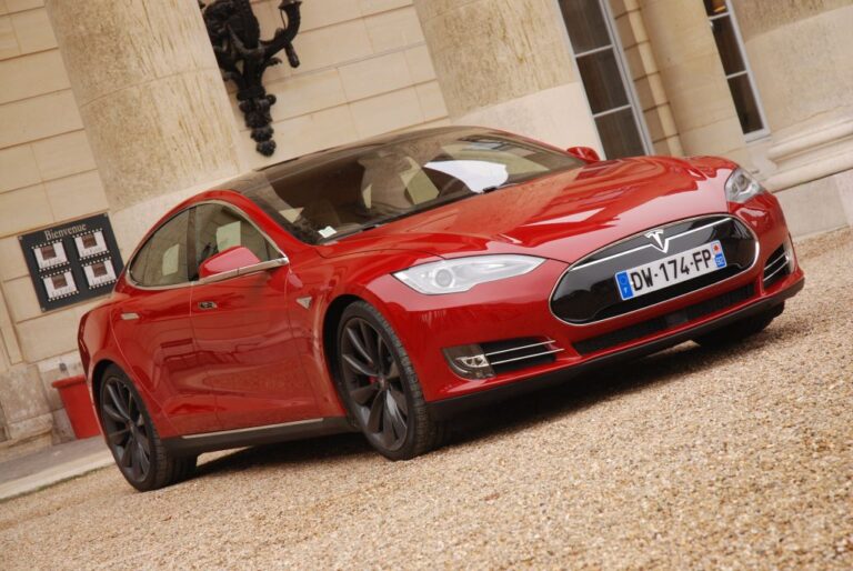 tesla-model-s-p90d-101408-1.jpg