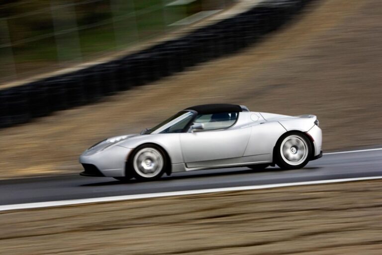 tesla-roadster-signature-250-61354.jpg