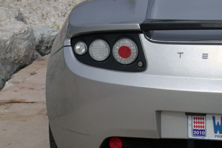 tesla-roadster-signature-250-61358.jpg