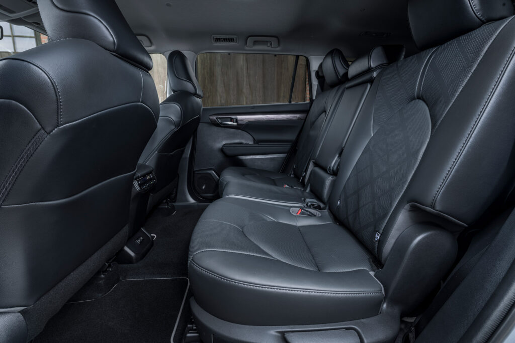toyota-highlander-4-2-5-hybrid-248-ch-131957.jpg