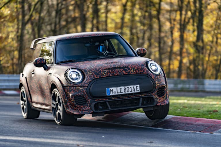 un-teaser-pour-la-future-mini-john-cooper-works-electrique-22099-10-1.jpg