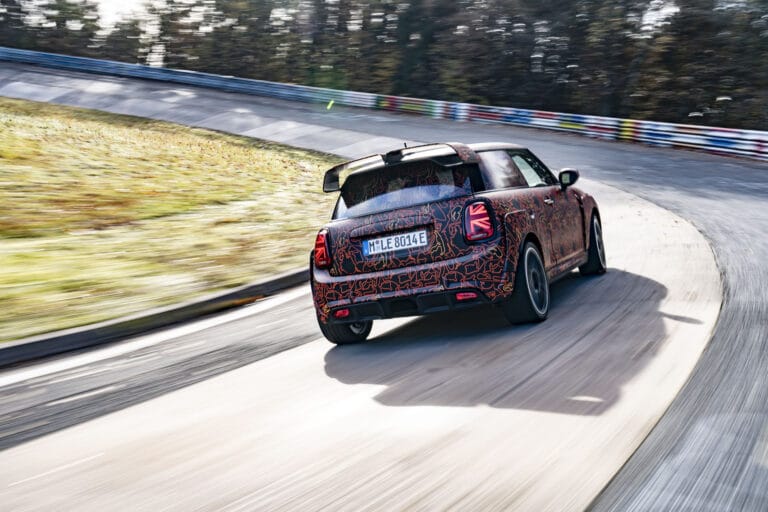 un-teaser-pour-la-future-mini-john-cooper-works-electrique-22099-2-1.jpg