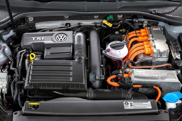 volkswagen-golf-vii-gte-1-4-tsi-plug-in-hybrid-89174.jpg