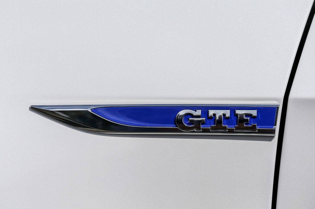 volkswagen-golf-vii-gte-1-4-tsi-plug-in-hybrid-89178.jpg
