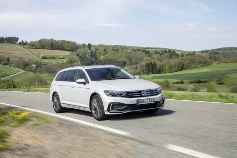 volkswagen-passat-b8-gte-218-ch-125039-1.jpg