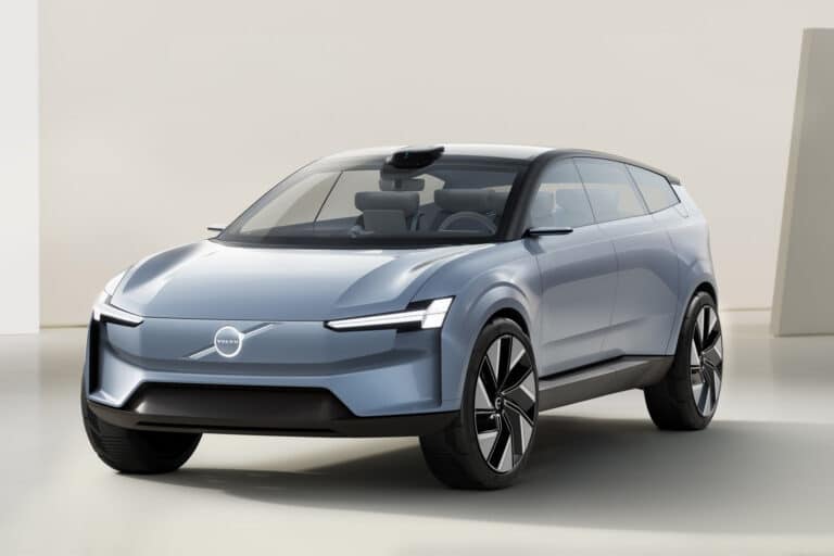 volvo-presente-le-concept-recharge-23184-1-1.jpg