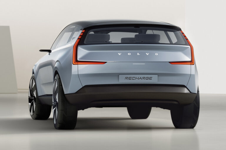 volvo-presente-le-concept-recharge-23184-2-1.jpg