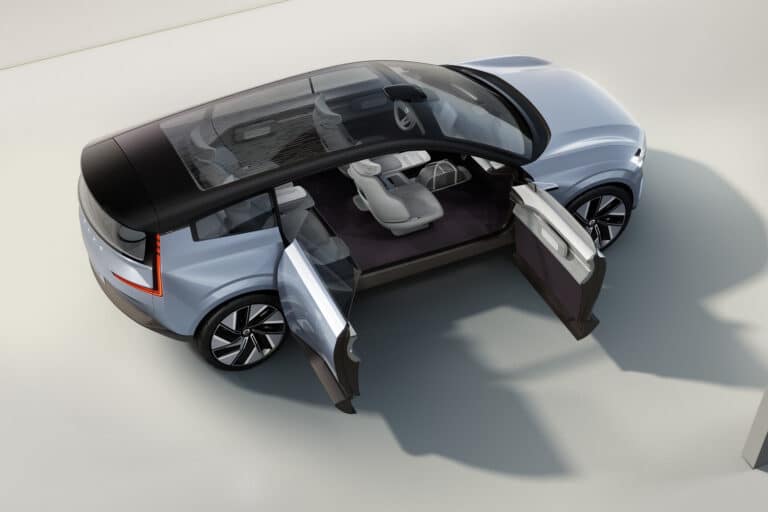 volvo-presente-le-concept-recharge-23184-5-1.jpg