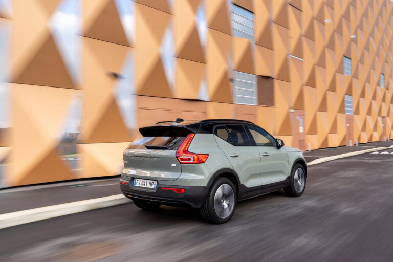 volvo-xc40-recharge-p8-awd-408-ch-132225.jpg