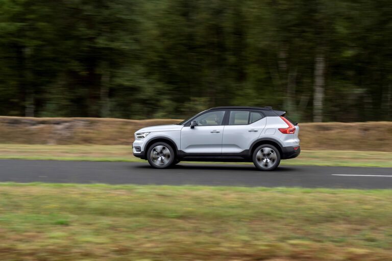 volvo-xc40-recharge-p8-awd-408-ch-132230-2.jpg