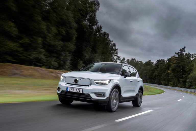 volvo-xc40-recharge-p8-awd-408-ch-132233-4.jpg