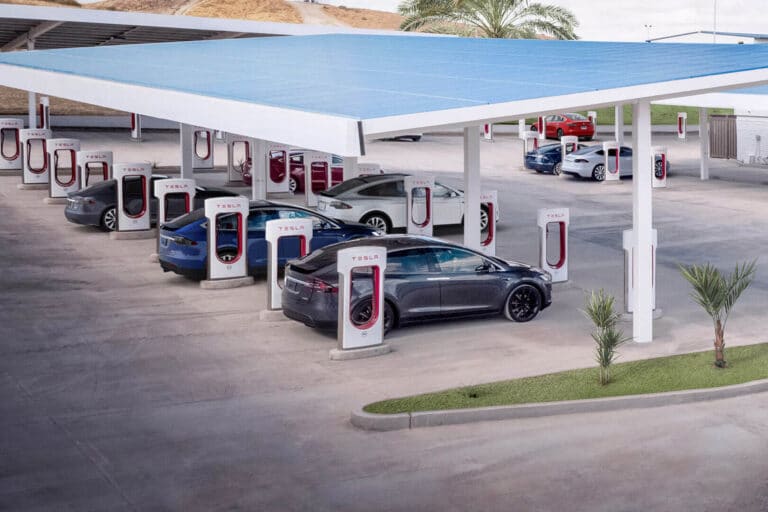 les-premiers-superchargeurs-tesla-ouverts-a-tous-sont-operationnels-23815-4.jpg