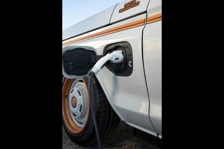 sema-concept-ford-f-100-eluminator-23800-9.jpg