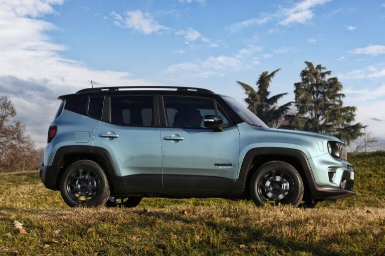 jeep-renegade-et-compass-e-hybrid-vers-une-offre-100-pour-100-electrifiee-24199-7.jpg