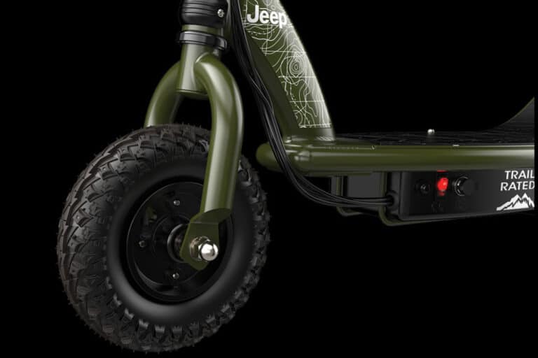 jeep-devoile-une-trottinette-tout-terrain-la-razor-rx200-24283-2-1.jpg