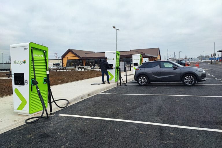 les-bornes-de-recharge-allego-arrivent-sur-les-autoroutes-francaises-24212-1-1.jpg