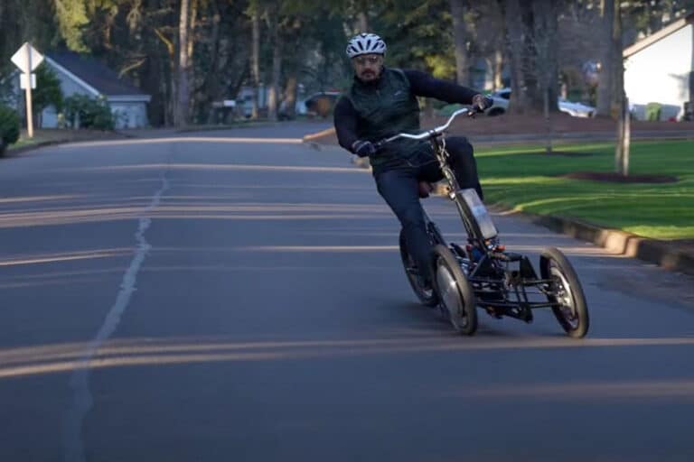 le-3-roues-revolutionnaire-d-arcimoto-24352-1-1.jpg