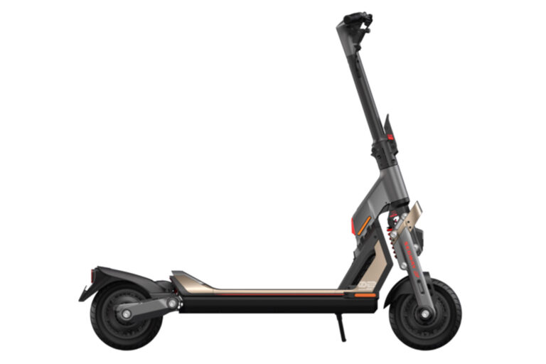 segway-kickscooter-gt2-la-trottinette-hautes-performances-24353-3-3.jpg