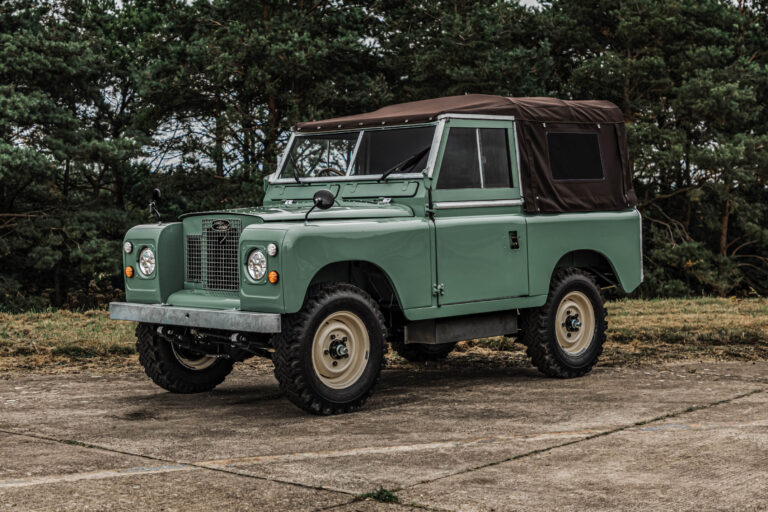 everrati-convertit-le-land-rover-series-iia-a-l-electrique-23487-1-1.jpg